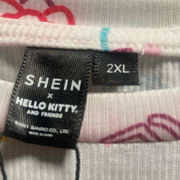 Y2K Hello Kitty Crop-top 😻 - Picture 3 of 3